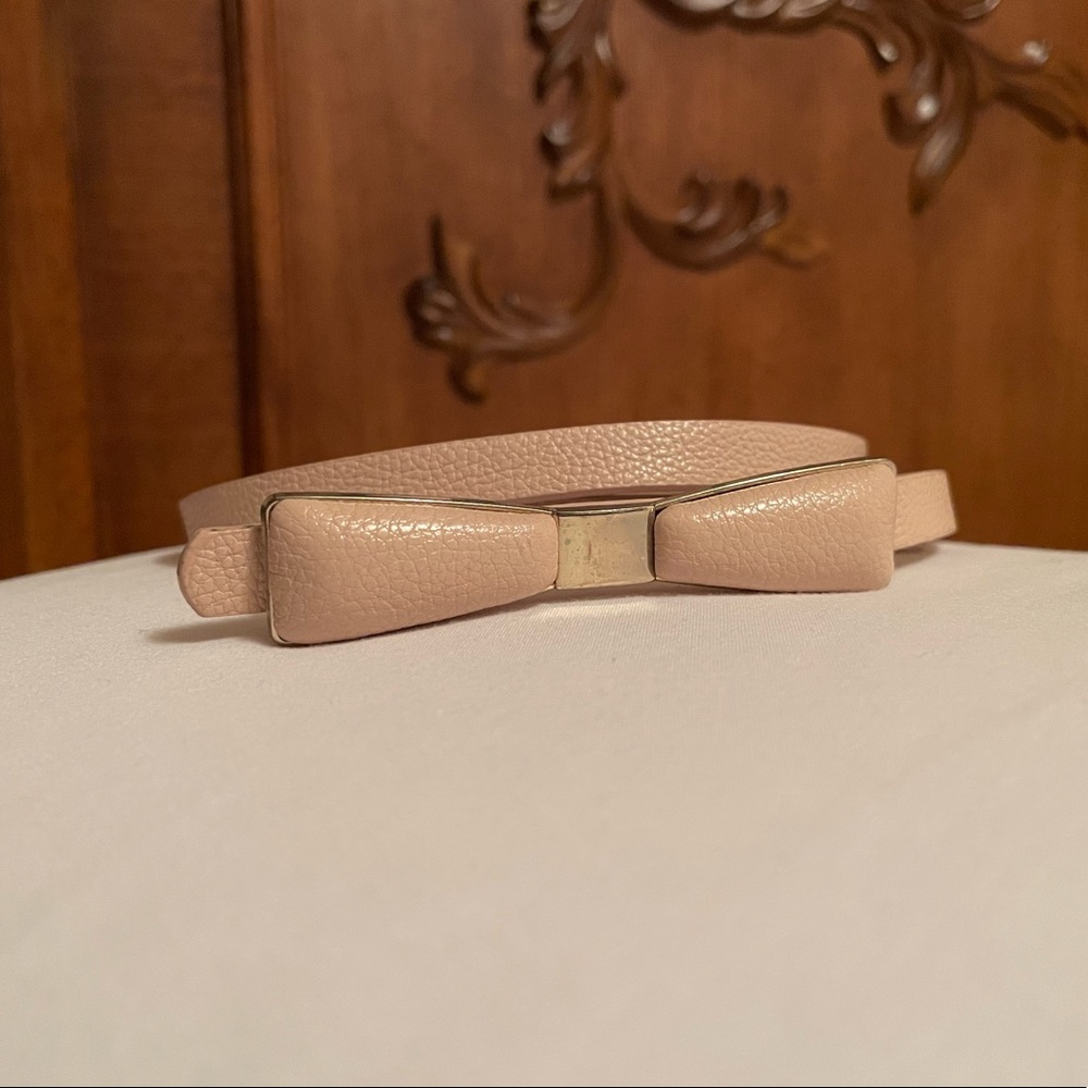 Vintage bow belt.